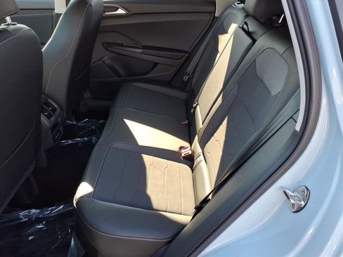 New 2026 Volkswagen Taos SE image 15