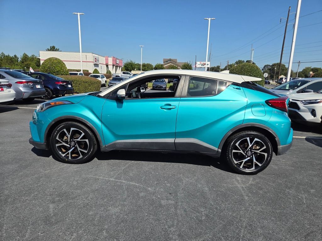 Used 2018 Toyota C-HR XLE FWD image 4
