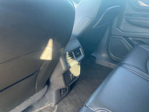 Used 2024 GMC Terrain SLT image 23