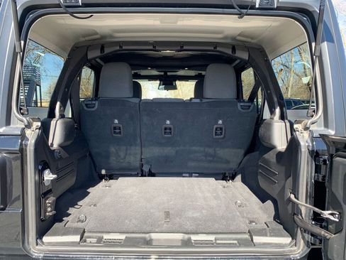 Used 2025 Jeep Wrangler Sport S AWD/4WD image 30