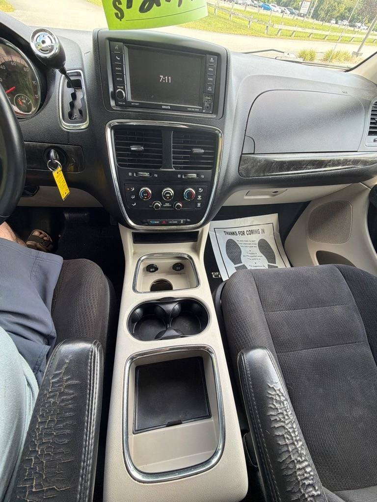 Used 2014 Dodge Grand Caravan SXT w/ Rear Park Assist Package FWD image 17