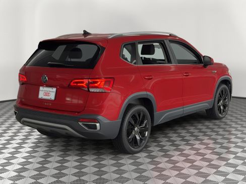 Used 2022 Volkswagen Taos SE FWD image 9