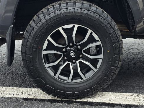 Used 2020 Toyota Tacoma 4x4 Double Cab image 38