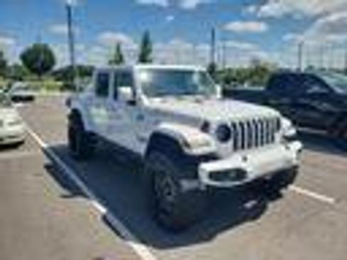 Used 2022 Jeep Gladiator Overland AWD/4WD image 3