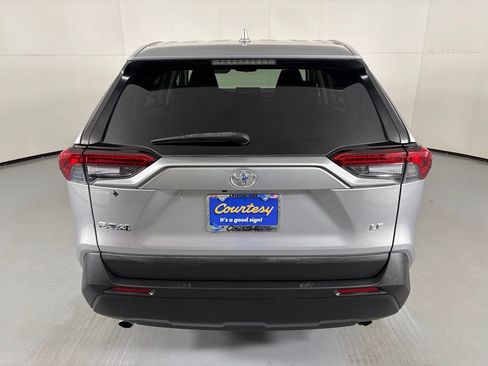 Used 2022 Toyota RAV4 LE w/ Carpet Mat Package (TMS) FWD image 7