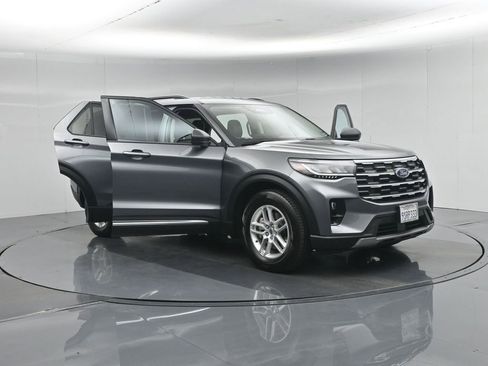Used 2025 Ford Explorer Active w/ Active Comfort Package RWD image 36
