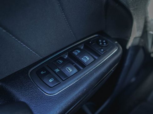 Used 2021 Dodge Charger SXT w/ Blacktop Package image 18