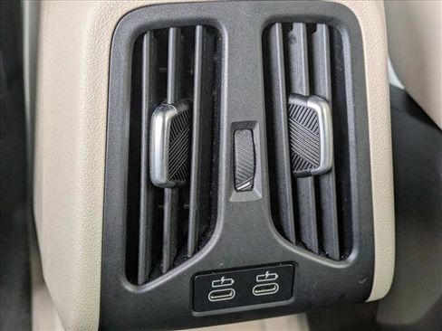 Used 2025 BMW X2 xDrive28i w/ Premium Package image 17