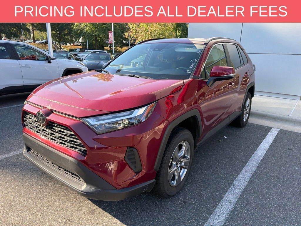 Used 2025 Toyota RAV4 XLE AWD/4WD image 3