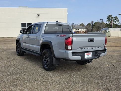 Used 2019 Toyota Tacoma TRD Off-Road w/ Technology Package image 2