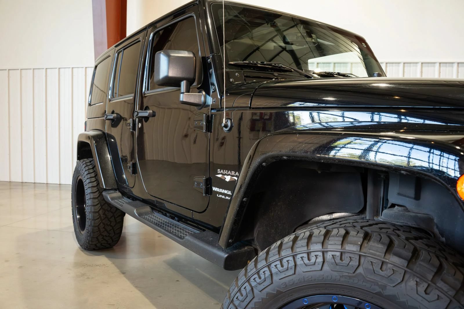 Used 2018 Jeep Wrangler Unlimited Sahara w/ Connectivity Group AWD/4WD image 4