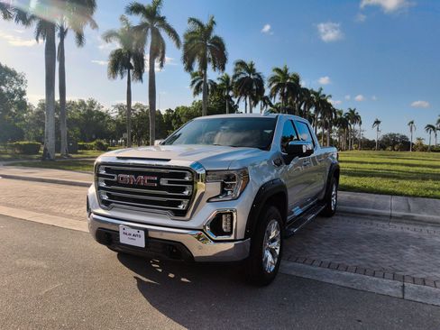 Used 2019 GMC Sierra 1500 SLT RWD image 3