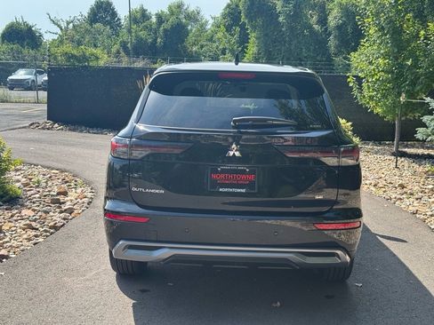 New 2025 Mitsubishi Outlander SE image 4