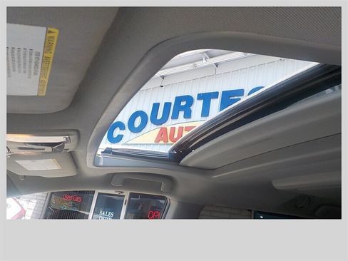 Used 2018 Toyota Sienna XLE Premium AWD/4WD image 10