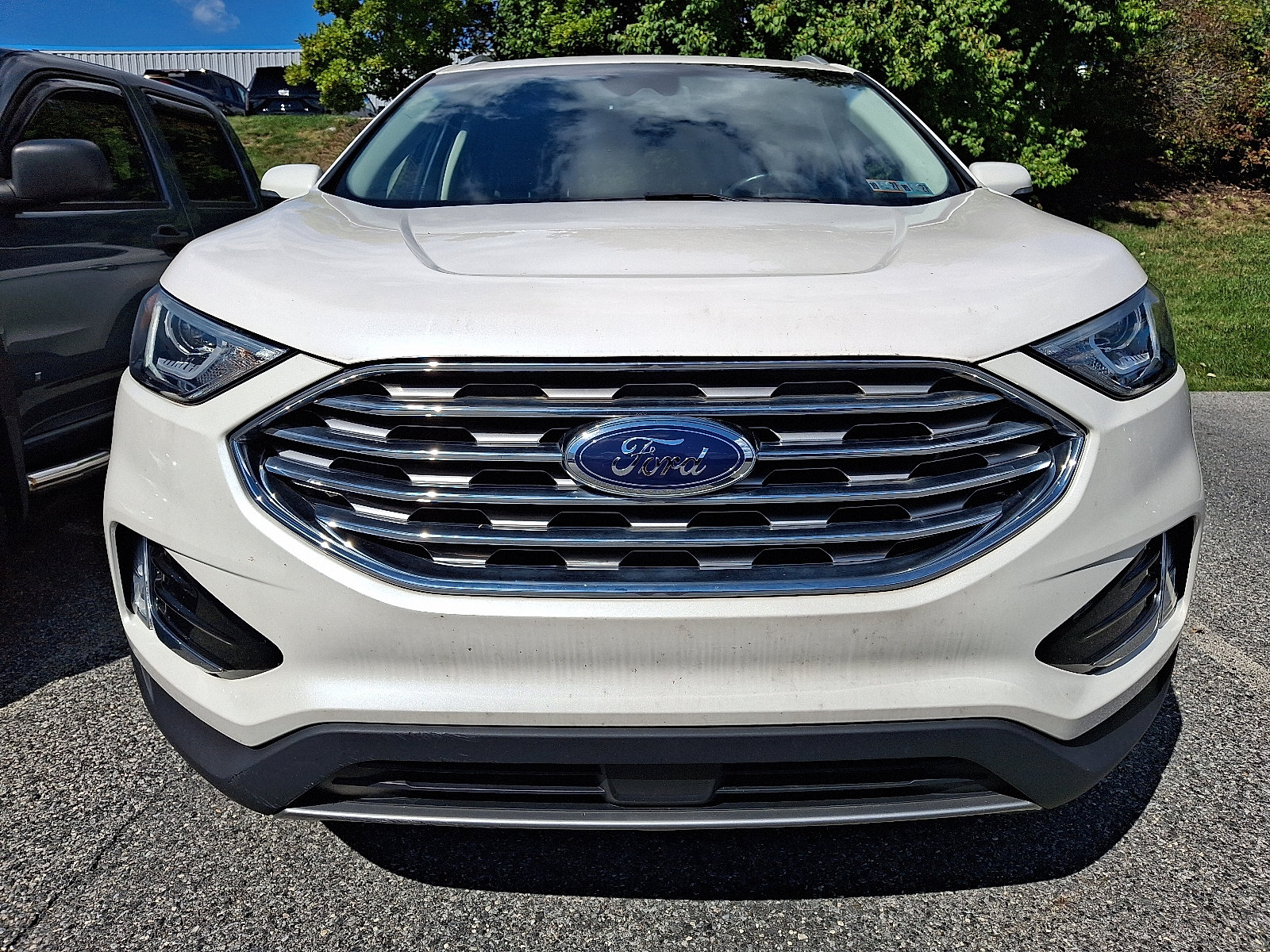 Used 2019 Ford Edge Titanium w/ Cold Weather Package AWD/4WD image 2