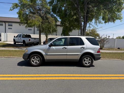 Used 1999 Mercedes-Benz ML 320 4MATIC image 2