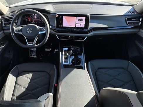 Used 2024 Volkswagen Atlas Peak Edition SE image 4