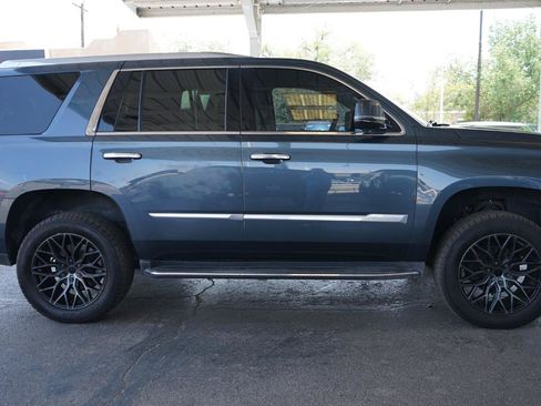 Used 2020 Cadillac Escalade Luxury RWD image 2