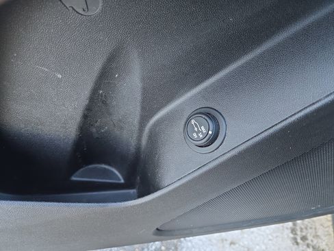 Used 2018 Chevrolet Equinox LT w/ Sun & Infotainment Package image 14