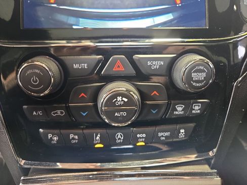 Used 2019 Jeep Grand Cherokee Limited w/ Luxury Group II image 26