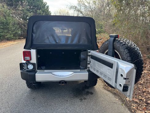 Used 2012 Jeep Wrangler Unlimited Sahara w/ Dual Top Group AWD/4WD image 7