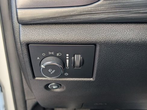Used 2019 Jeep Grand Cherokee Laredo AWD/4WD image 30
