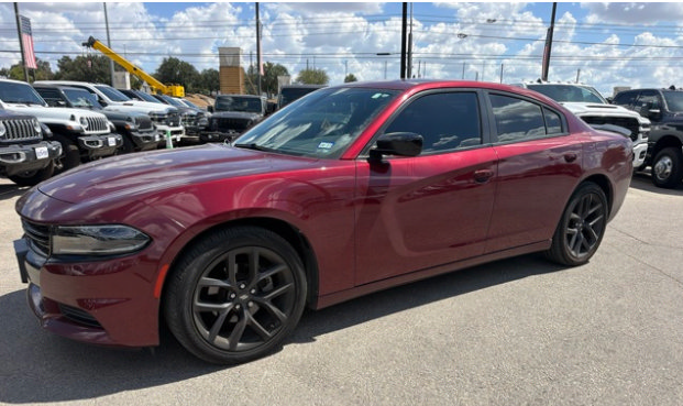 Used 2022 Dodge Charger SXT w/ Blacktop Package RWD image 5