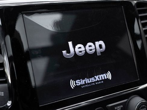 Used 2020 Jeep Grand Cherokee Overland image 25