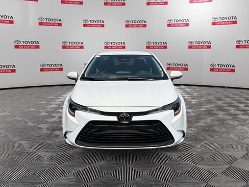 Used 2024 Toyota Corolla LE FWD image 2