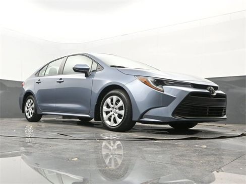 Used 2025 Toyota Corolla LE image 25