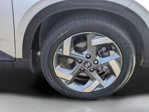 Certified 2024 Hyundai Venue SEL image 12