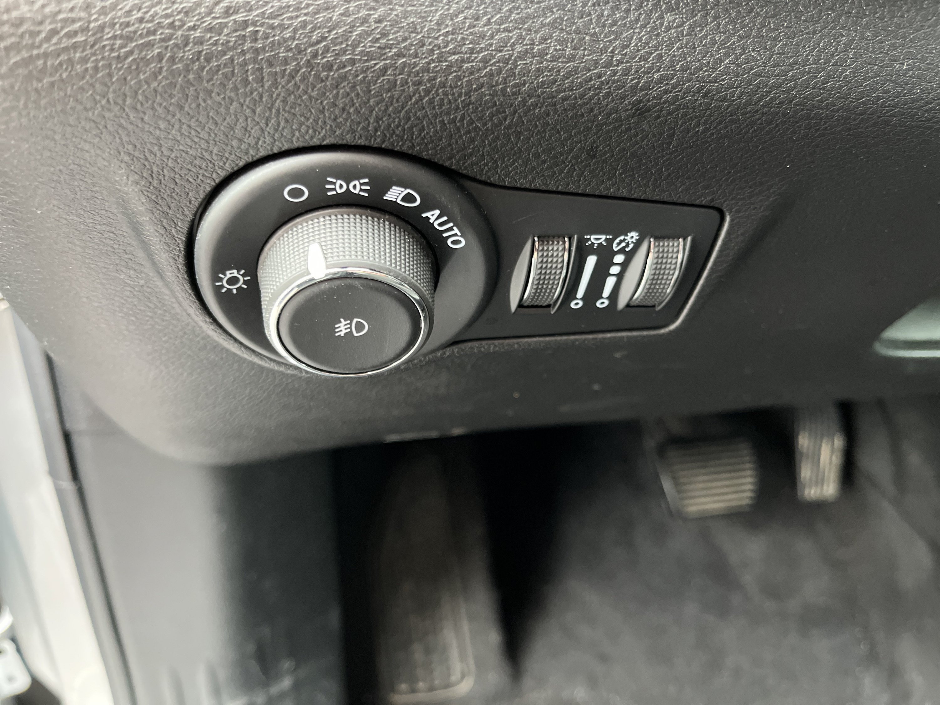 Used 2025 Jeep Compass Trailhawk AWD/4WD image 19