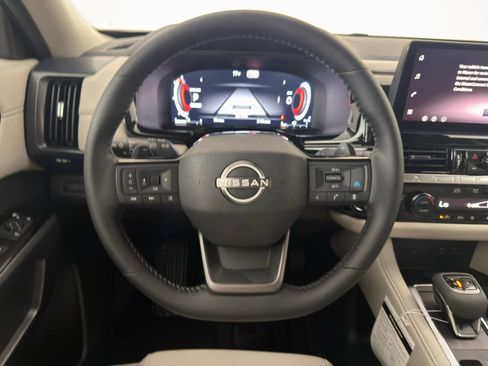 New 2026 Nissan Pathfinder SL image 18