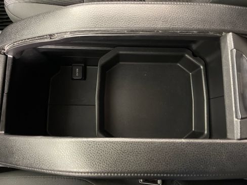 Used 2019 Toyota Highlander LE FWD image 23