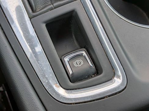 Used 2022 Chevrolet Equinox LT AWD/4WD image 16