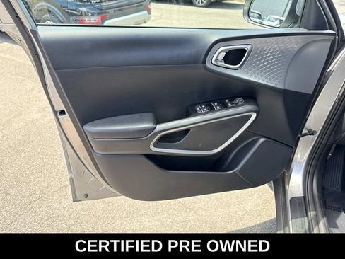 Used 2025 Kia Soul LX FWD image 13