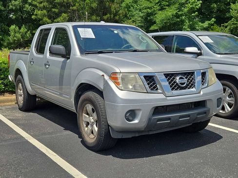 Used 2013 Nissan Frontier SV AWD/4WD image 1