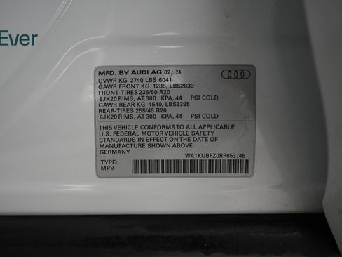 Used 2024 Audi Q4 e-tron Premium w/ Convenience Package image 25