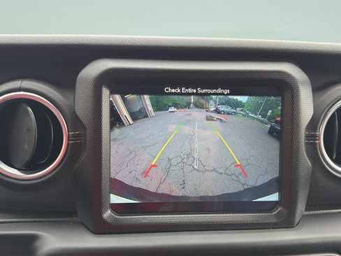 Used 2018 Jeep Wrangler Unlimited Sahara w/ Dual Top Group AWD/4WD image 16