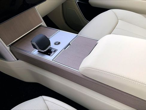 New 2026 Land Rover Range Rover Long Wheelbase SE image 7