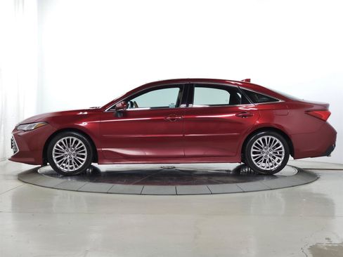 Used 2022 Toyota Avalon Limited w/ Advanced Safety Package FWD image 4