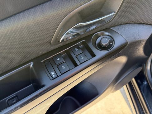 Used 2013 Chevrolet Cruze LT image 10
