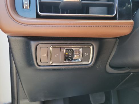 Used 2023 Lincoln Aviator Reserve w/ Equipment Group 201A RWD image 18
