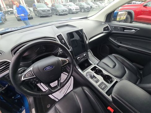 Used 2022 Ford Edge Titanium image 11