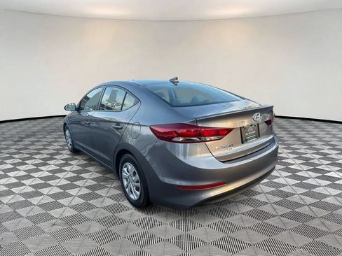 Used 2018 Hyundai Elantra SE w/ SE Connectivity Package 04 FWD image 5