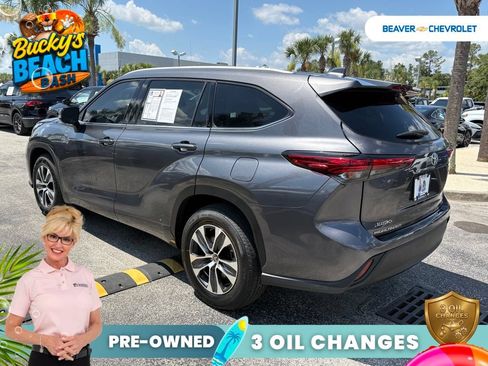 Used 2022 Toyota Highlander XLE FWD image 5