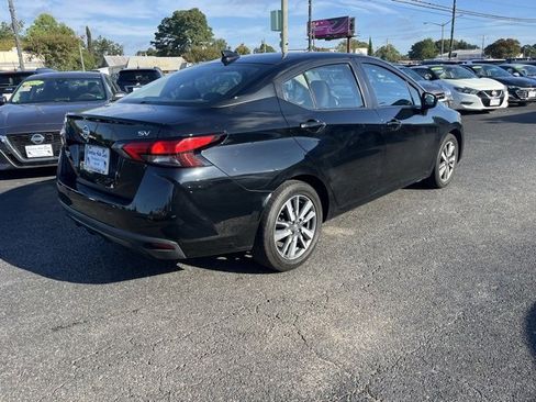 Used 2022 Nissan Versa SV image 5