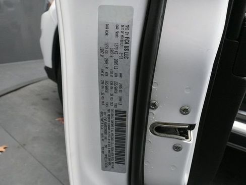 Used 2019 Jeep Cherokee Limited image 17