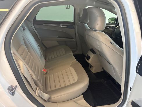 Used 2019 Ford Fusion SE FWD image 9