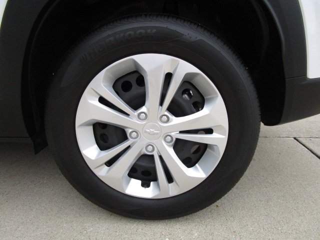Used 2026 Chevrolet Trax LS FWD image 9